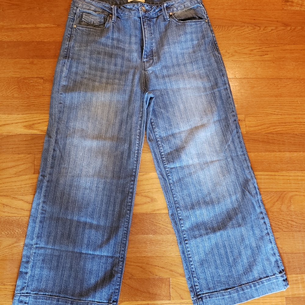 Unpublished Jeans, size 31, gaucho style. Worn only a few times.